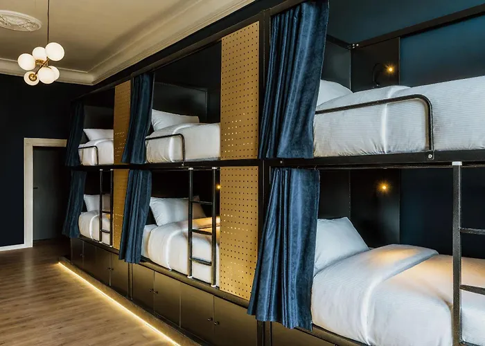 Dreamfactory - אכסניה