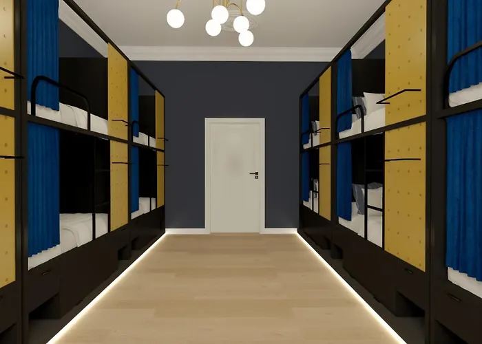 Hostel Dreamfactory - *